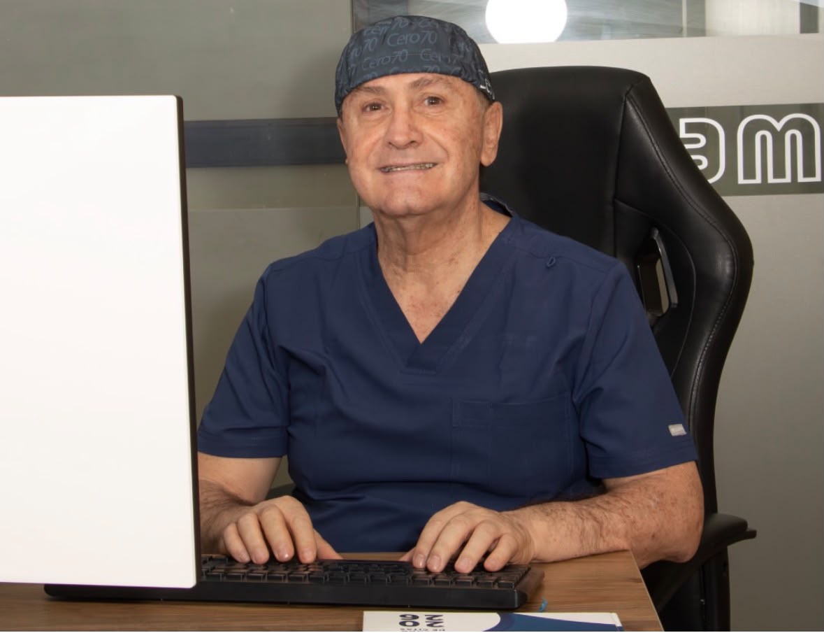 Profesional de OMES atendiendo desde el consultorio